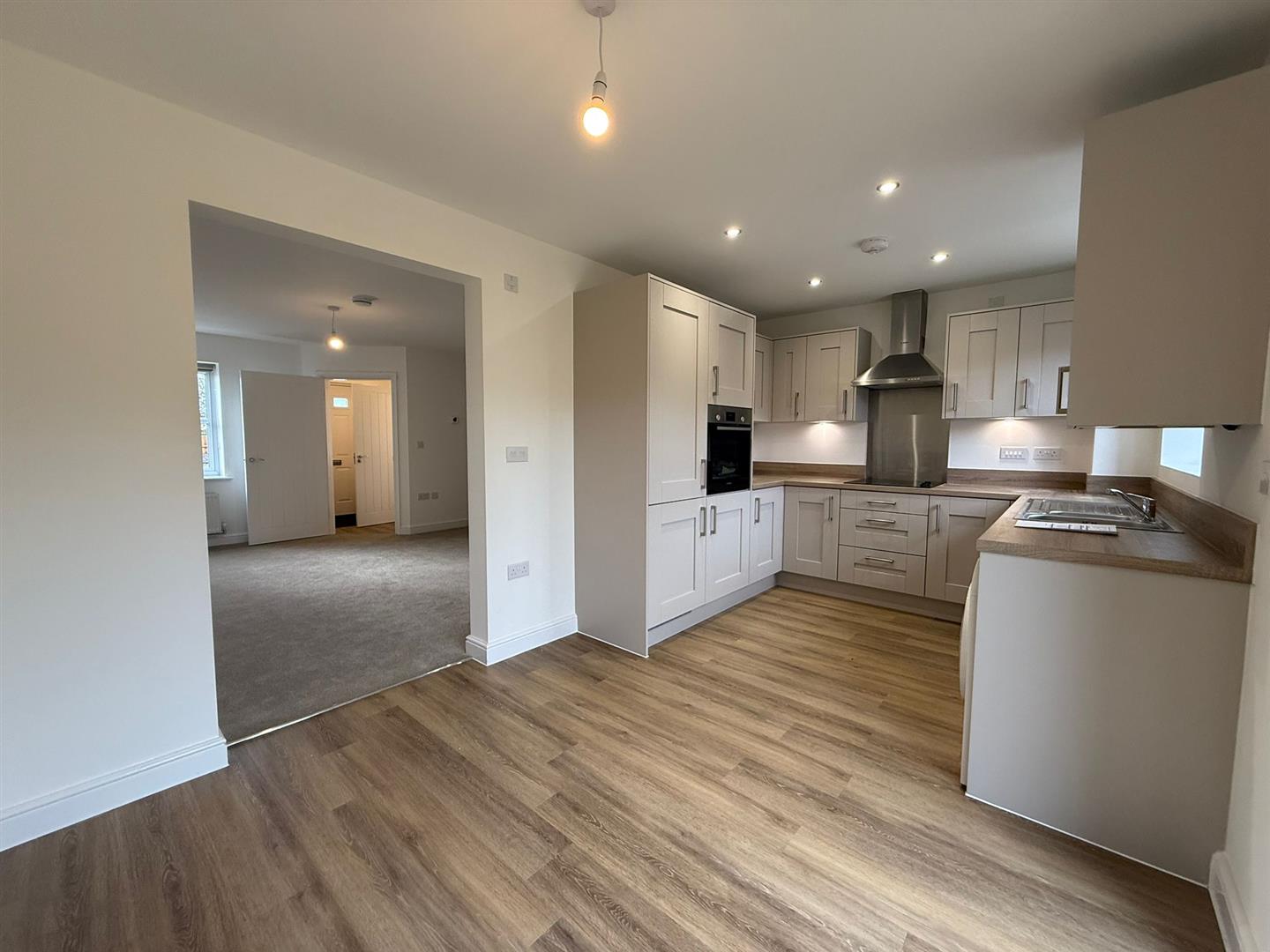 3 Bedroom House To Rent image 9